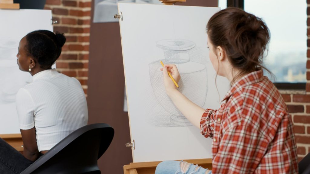 Arts appliqués vs dessin narratif : choisir la formation qui vous correspond