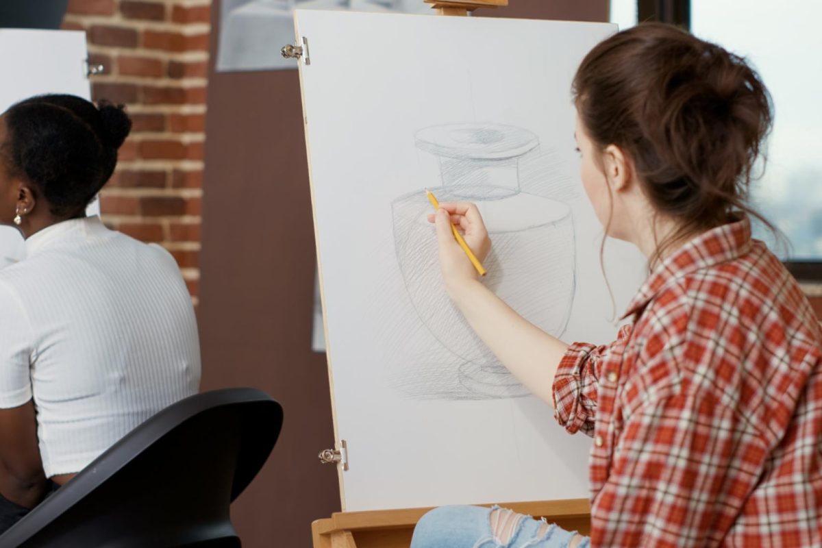 Arts appliqués vs dessin narratif : choisir la formation qui vous correspond