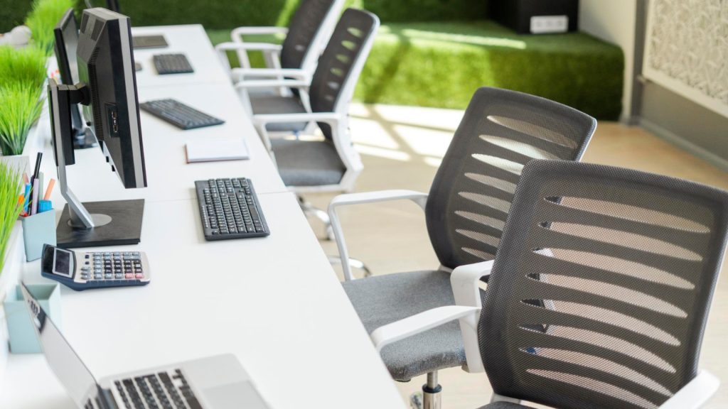 Optimiser votre espace de travail avec un mobilier de bureau professionnel