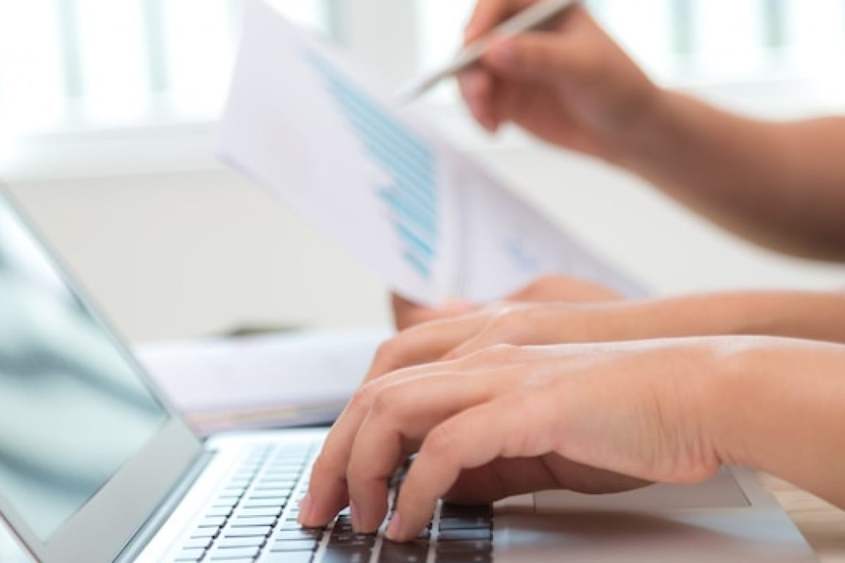 Pourquoi la dématérialisation des factures améliore la productivité ?