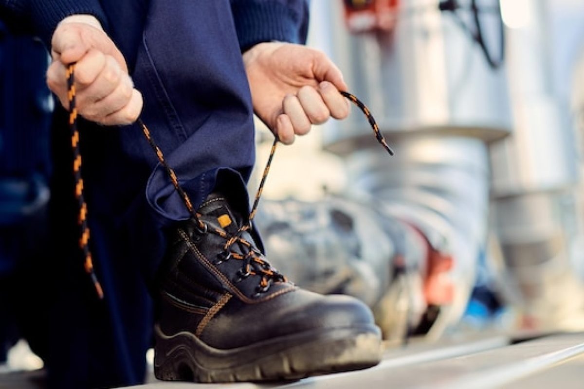 Les chaussures de sécurité : un allié essentiel pour travailler en toute sérénité