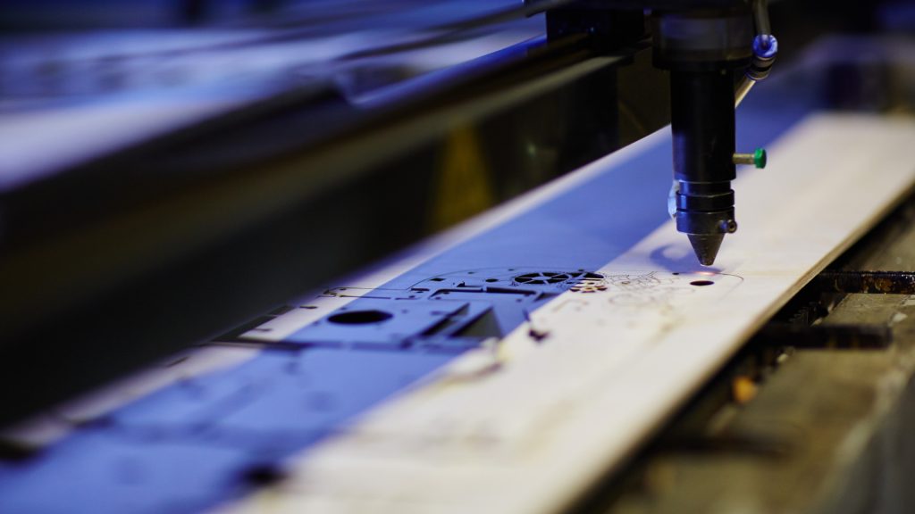 Découpe laser et industrie : quand la précision rime avec sobriété